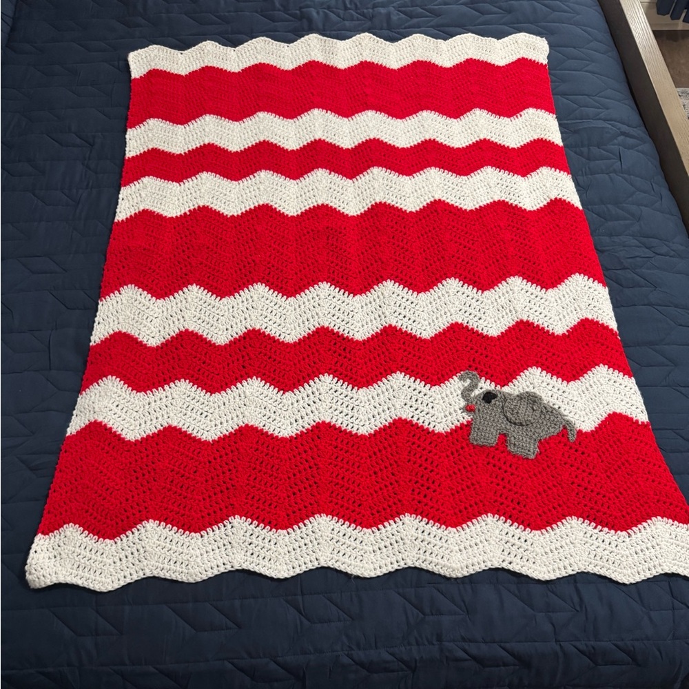 ALABAMA Crimson Tide Chevron Handmade Blanket with Elephant. Smoke free home